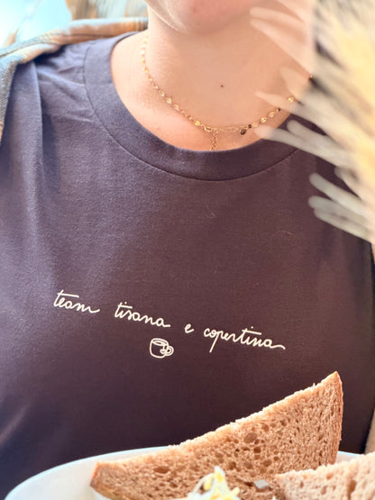 T-shirt "Team tisana e copertina" - Dark Chocolate