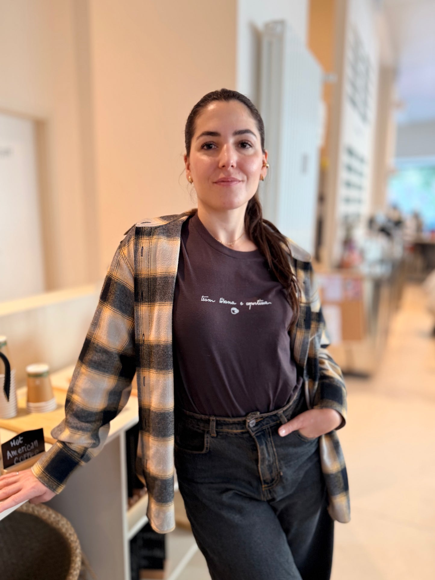 T-shirt "Team tisana e copertina" - Dark Chocolate